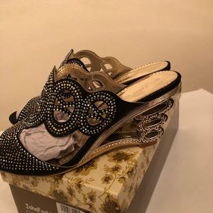 John Fashion Rhinestone Perforated Slide Sandal